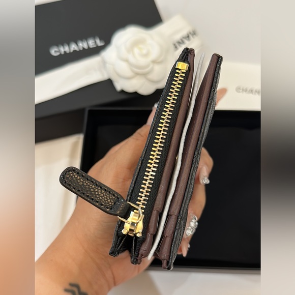 CHANEL 23A Bio Fold Caviar Compact Classic Wallet - Picture 5 of 8